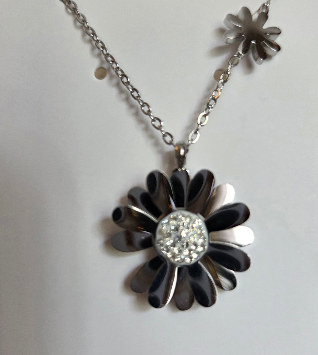 Daisy Necklace